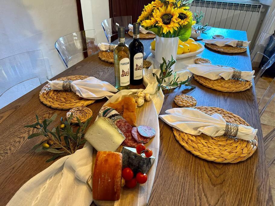 Lovely 2 Bedroom In San Gimignano Historic Center Eksteriør billede