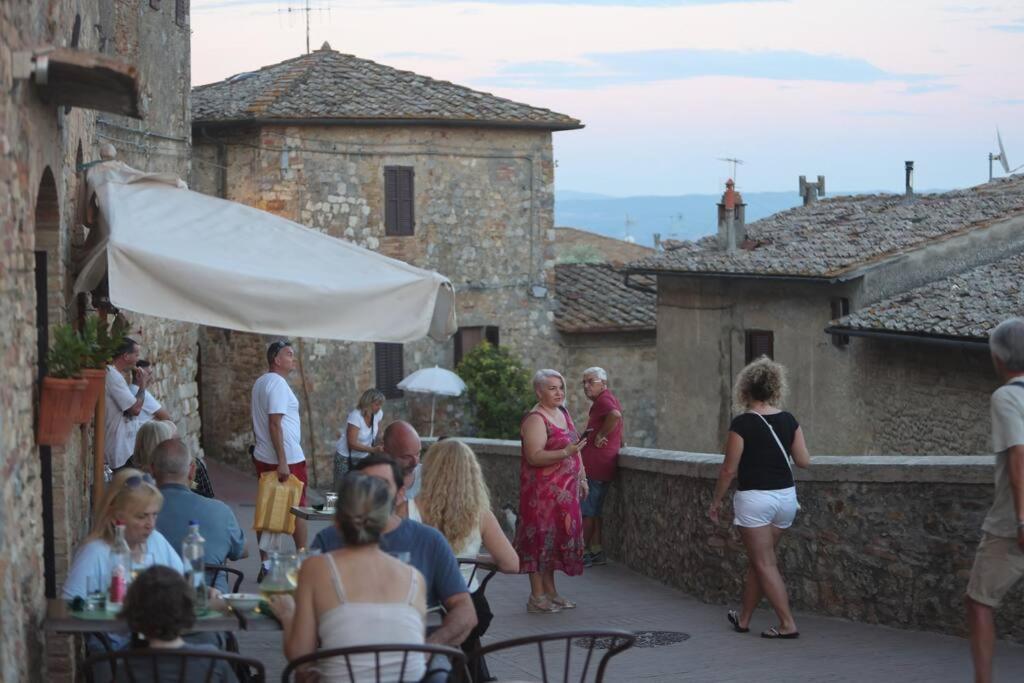 Lovely 2 Bedroom In San Gimignano Historic Center Eksteriør billede