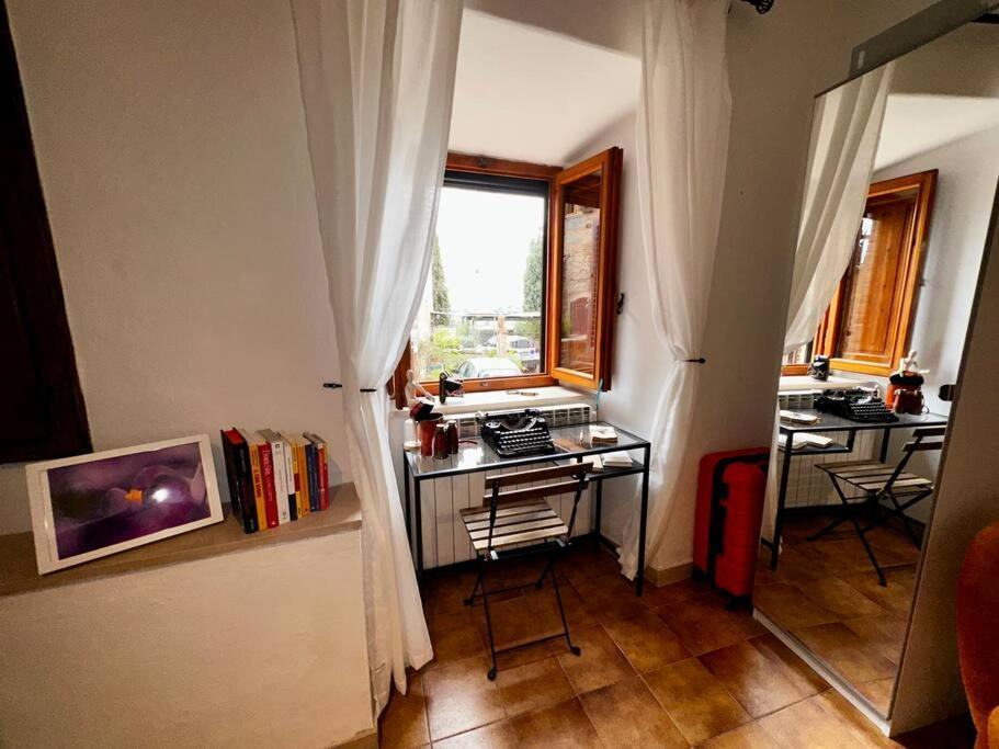 Lovely 2 Bedroom In San Gimignano Historic Center Eksteriør billede