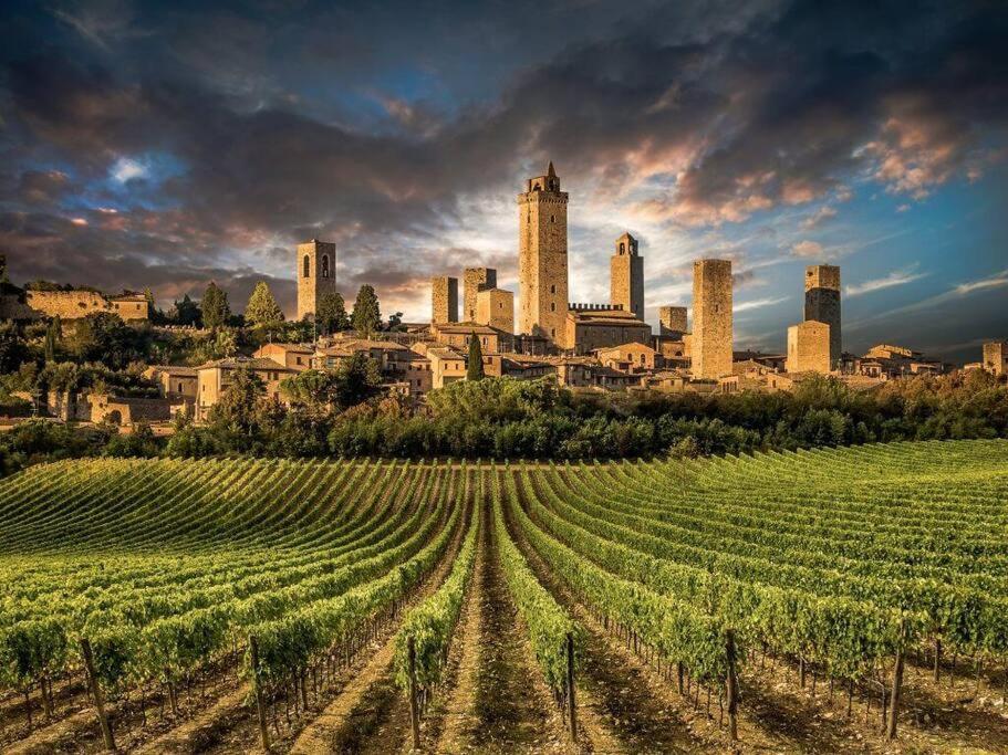 Lovely 2 Bedroom In San Gimignano Historic Center Eksteriør billede