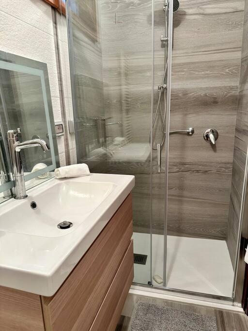 Lovely 2 Bedroom In San Gimignano Historic Center Eksteriør billede