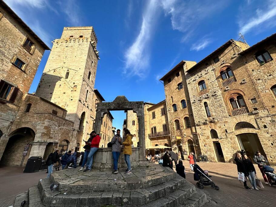 Lovely 2 Bedroom In San Gimignano Historic Center Eksteriør billede