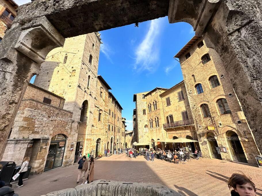 Lovely 2 Bedroom In San Gimignano Historic Center Eksteriør billede
