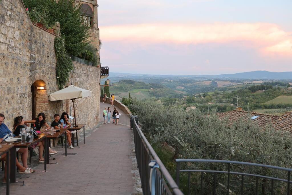 Lovely 2 Bedroom In San Gimignano Historic Center Eksteriør billede