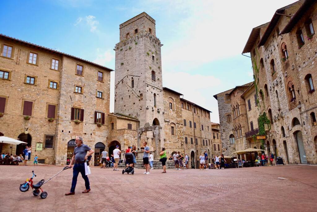 Lovely 2 Bedroom In San Gimignano Historic Center Eksteriør billede