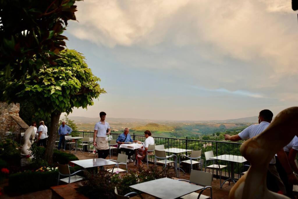 Lovely 2 Bedroom In San Gimignano Historic Center Eksteriør billede