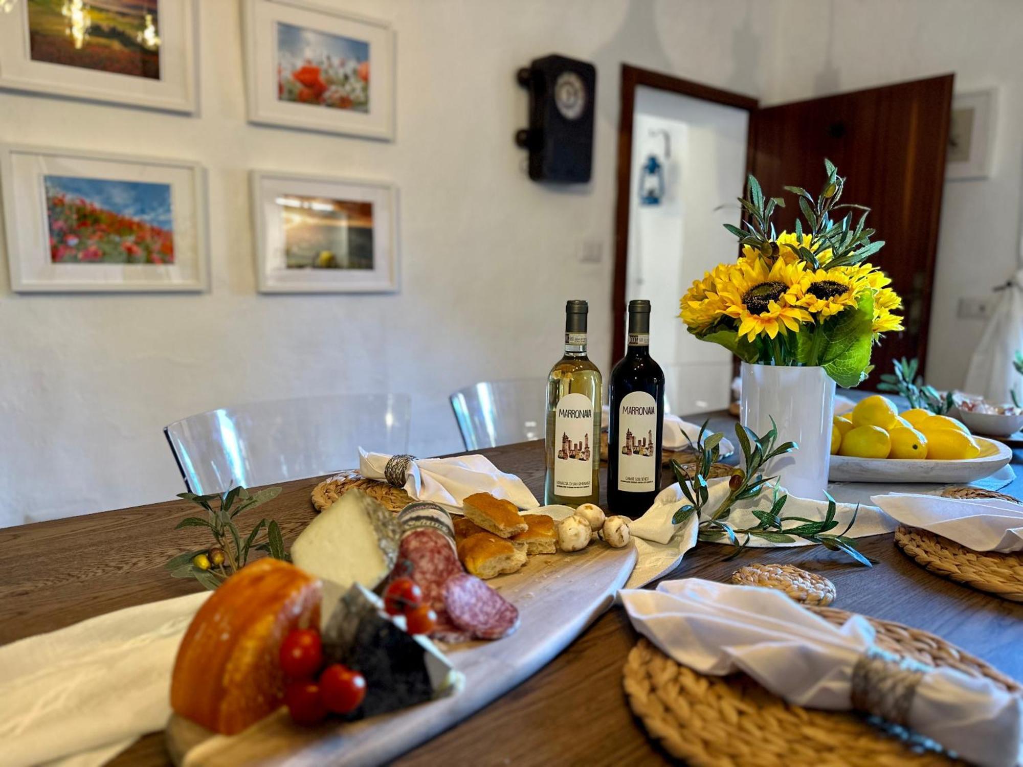 Lovely 2 Bedroom In San Gimignano Historic Center Eksteriør billede